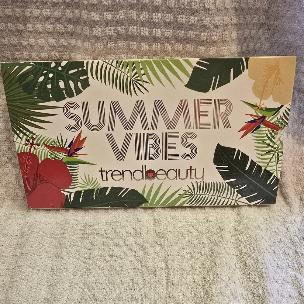 FIRM New Trend Beauty Summer Vibes Eyeshadow Palette